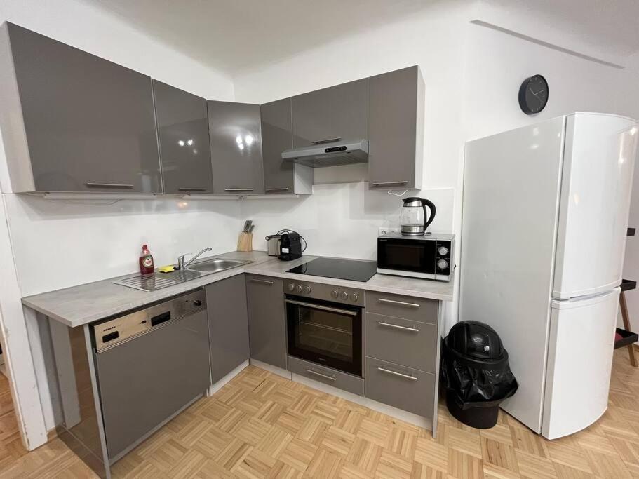 *Luxurious And Spacious Family Apartment* Wien Exteriör bild